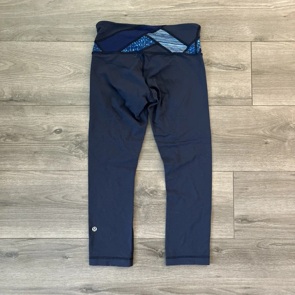 Lululemon Womens Sz 4 Capri Leggings Dark Blue
